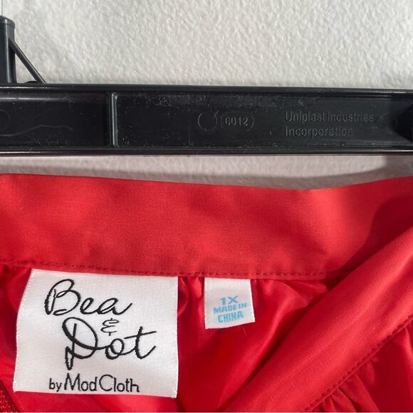 ModCloth Bea & Dot Red Christmas Holiday Ribbon Bow Circle Skirt 1X - Picture 7 of 11